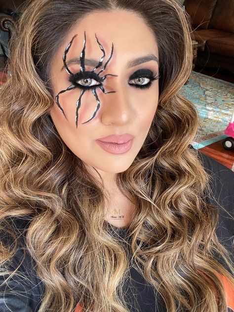 Spider Eye Makeup, Spider Eyes, 3d Spider, Eyes Halloween, Halloween 3d, Halloween Makeup Inspiration, Halloween Spider, Face Painting, Halloween Makeup