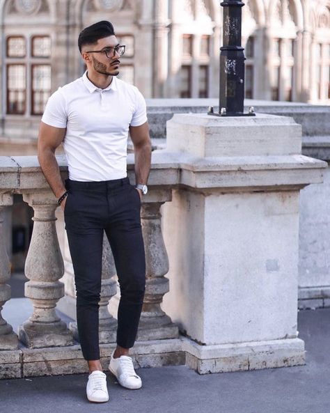 😎Looking forward to the sunny weather and the best business casual style this summer? Us too! We've compiled the best business causal trends to look out for this summer 2019. Be sure to look stylish this year by recreating these awesome summertime looks. Click to find out which business casual outfits for men summer are the ones you should be wearing ASAP. There’s nothing better than summertime outfits for men and work outfits for men offices. Smart casual work outfits are nice. #summ Business Casual Outfits For Men, Summer Business Casual Outfits, Outfits Primavera, Men's Business Outfits, Mens Business Casual Outfits, Smart Casual Work Outfit, Business Casual Summer, Vans Outfit, Smart Casual Men