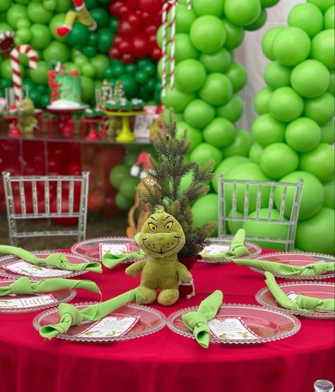 The Grinch Centerpieces, Grinch Gender Reveal Party, The Grinch Gender Reveal, Grinch Gender Reveal Ideas, Grinch Gender Reveal, Grinch Centerpiece Ideas, Grinch Baby Shower Ideas, Grinch Baby, Grinch Birthday