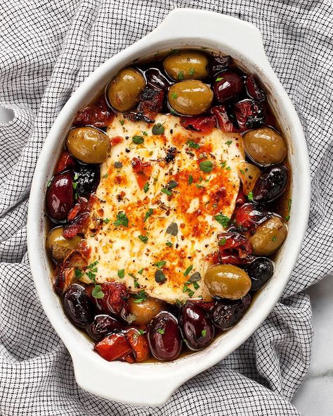 Baked Feta Recipe, Tomato Bake, Nye 2024, Chickpea Spinach, Baked Feta, Feta Recipes, Feta Pasta, Food Bowls, Mediterranean Food