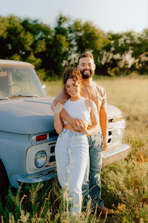 1965 Ford F100 - Couple Photoshoot - Photoshoot Outfits - Couple Poses - Photoshoot in Field - Vintage Inspired Photoshoot - Photography Poses - #fashion #photooftheday #photoshoot #coupleportrait #outfitideas Old Truck Family Pictures, Couple With Truck Photoshoot, Wheel Barrel Photoshoot, Vintage Truck Couple Photoshoot, Old Truck Family Photos, Family Car Photoshoot, Vintage Truck Engagement Pictures, Engagement Photos With Old Truck, Family Truck Photoshoot