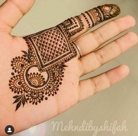 Lower Hand Mehndi Designs, Beautiful Simple Mehndi Design, Simple Mehendi Designs, Simple Henna Tattoo, Mehndi Designs For Kids, Very Simple Mehndi Designs, Simple Mehndi Designs Fingers, Henna Tattoo Designs Simple, Mehndi Designs Front Hand