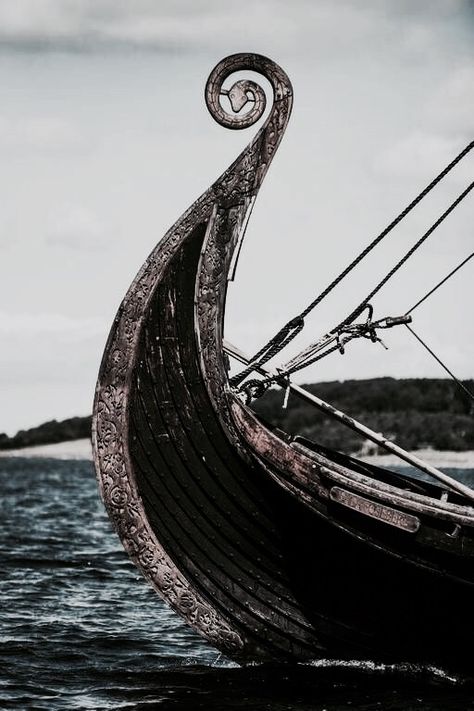 Life on the water | The North Realm Barco Viking, Hawke Dragon Age, Viking Aesthetic, Arte Viking, Round Diamond Pendant, American Gods, Viking Ship, Hakone, Norse Mythology