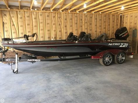 Bass Boat Ideas, Drag Boat Racing, Bass Boats, Nitro Boats, Flat Bottom Boats, Boat Racing, Boat Ideas, Bowfishing, Bass Boat