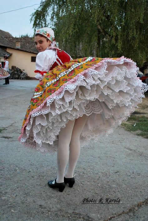 hungarian folk wear Poofy Skirt, Somewhere In The World, Costumes Around The World, Hungarian Embroidery, National Dress, Folk Dresses, Folk Dance, Folk Fashion, Ethnic Dress