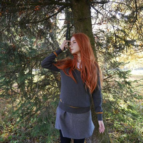 ginny weasley cosplay by pupipippa #harrypotter Ginny Weasley Cosplay, Ginny Weasley Costume, Lily Evans Potter, Harry Potter Ginny, Hp Aesthetic, Potter Fanart, Harry Potter Costume, Ginny Weasley, Harry Potter Outfits