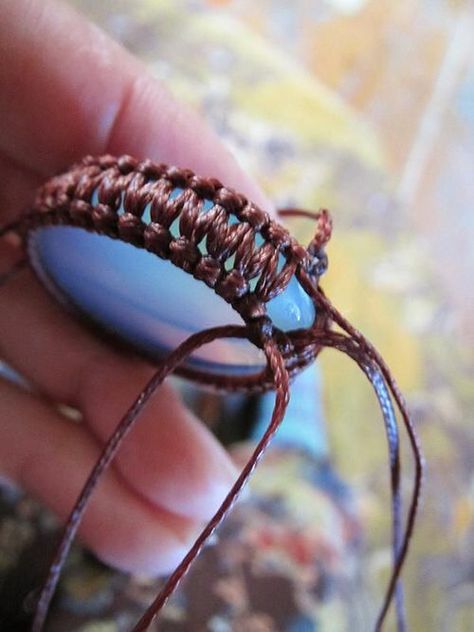 Macrame Colar, Hemp Jewelry, Pendant Tutorial, Micro Macramé, Stone Wrapping, Jewelry Techniques, Macrame Tutorial, A Necklace, Micro Macrame