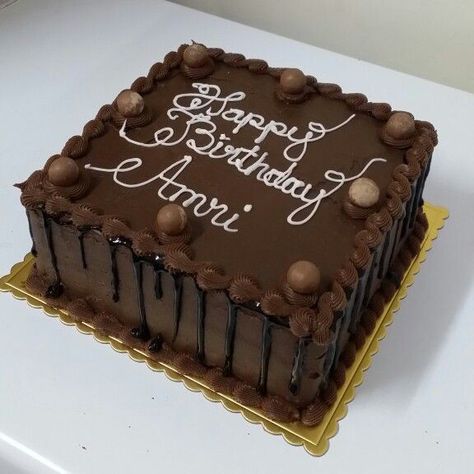 Choclet Cake Designs, Chocolate Square Cake Decorating Ideas, Simple Square Cake, Square Cake Design Birthdays, Square Birthday Cake Ideas, Square Cake Design, Rectangle Cake, Chocolate Cake Designs, Buttercream Cake Decorating