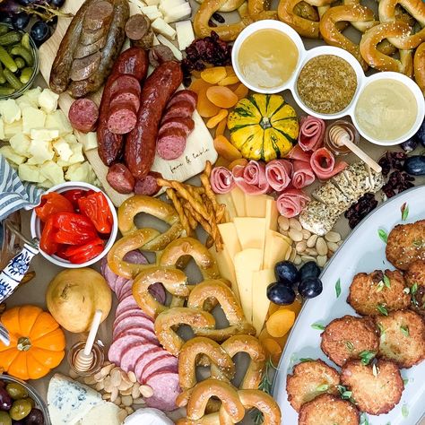 #oktoberfest #grazingtable #charcuterie Sweet Hot Peppers, Oktoberfest Decor, Oktoberfest Table, Charcuterie Lunch, Beer Cheese Dip Recipe, Octoberfest Party, Easy German Recipes, Chili Party, Seasoned Pretzels