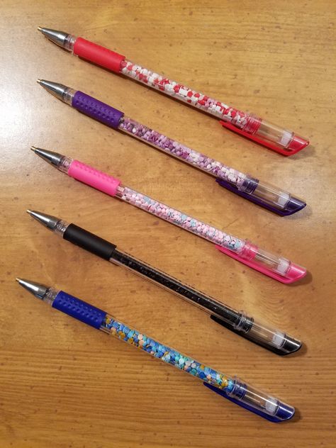 The best diamond painting pen you will ever use! Leftover Diamond Dots, Diamond Painting Pens, Diamond Painting Pens Diy, Bedazzled Battery Pen, Beaded Ink Pens, Luxury Pens Most Expensive, Diamond Dots, Pen Diy, Diamond Pen