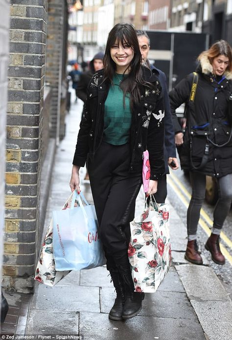 Daisy Lowe Style, Nick Grimshaw, Middle Aged Women Hairstyles, Pixie Geldof, Wedge Hairstyles, Daisy Lowe, Bouffant Hair, Asymmetrical Hairstyles, Hairstyles With Glasses