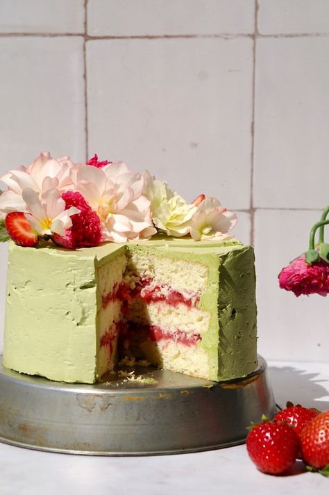 coconut, matcha & strawberry layer cake – tentimestea Floral Cake Recipe, Matcha Layer Cake, Coconut Strawberry Cake, Birthday Cake Ideas Flavors, Spring Birthday Cake Ideas, Vegan Layer Cake, Fruity Cake Recipes, Spring Cakes Ideas, Summer Cake Flavors