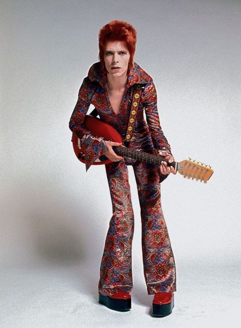 david bowie 1970s | vintage everyday: David Bowie as Ziggy Stardust of The 1970s Bowie Fashion, David Bowie Fashion, Ziggy Played Guitar, Louise Ebel, Garage Punk, Best Guitar Players, Man Who Fell To Earth, Marc Bolan, Aladdin Sane