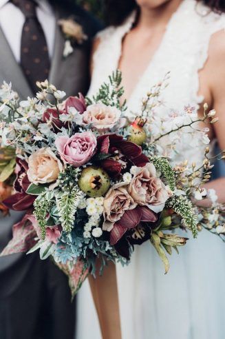 Vintage Bridal Bouquet, Rustic Winter Wedding, Winter Wedding Bouquet, Orchard Wedding, Tafel Decor, Beautiful Wedding Flowers, Winter Wedding Flowers, Fall Wedding Bouquets, Bride Bouquets