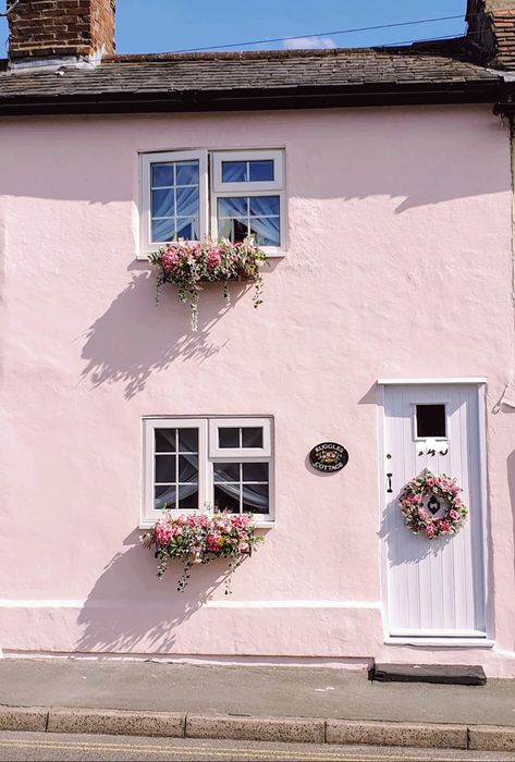 Pink Cottage Exterior, Lavender House Exterior, Pink Cottages, Cottage Front Garden, Pink Cottage Core, Sims Design, Terrace House Exterior, Beautiful Mansions, Pink Park