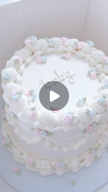 Small Gender Reveal Cake Ideas, Elegant Gender Reveal Cake, Vintage Gender Reveal Cake, Baby Girl Baby Shower Cake, Girl Baby Shower Cake, Gender Reveal Dessert Ideas, Gender Reveal Cake Simple, Minimalist Gender Reveal Cake, Gender Reveal Cake Simple White