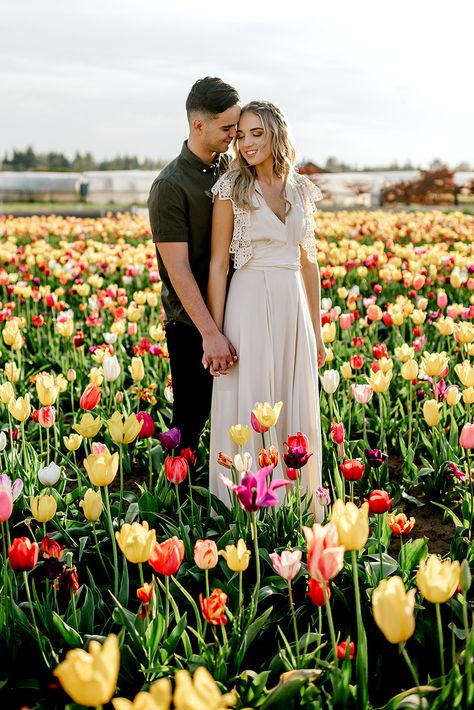 Tulip field engagement | Victoria + Ilya — Karina & Maks -Portland Wedding Photographer Tulip Photoshoot, Farm Engagement Photos, Field Engagement Photos, Tulip Field, Spring Photoshoot, Flower Photoshoot, Family Picture Poses, Engagement Pictures Poses, Portland Wedding Photographer