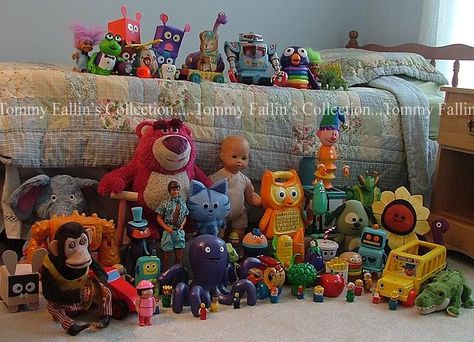 Click Here To See Image Full Size Toy Story Pictures, Toy Collection Room, Toy Story Collection, Accounting Office, Dibujos Toy Story, Candy Birthday Cakes, Doll Museum, Toy Story Movie, Tonka Toys