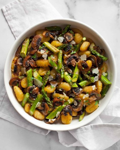 Sheet Pan Mushroom Asparagus Gnocchi | Last Ingredient Asparagus Gnocchi, Gnocchi With Mushrooms, Pan Asparagus, Sheet Pan Gnocchi, Mushroom Gnocchi, Vegetarian Dinner Recipes, Roast In The Oven, Asparagus And Mushrooms, Vegetarian Main Dishes