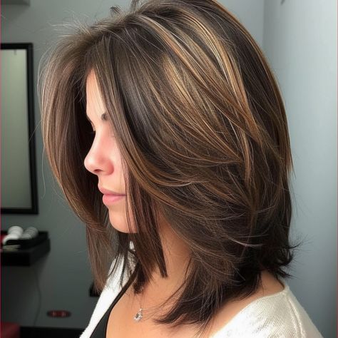 Straight Mid Length Cut with Feathered Layers Shoulder Length Straight Hair, Feathered Layers, Layered Haircuts Shoulder Length, Rambut Brunette, Hair Colorful, Haircuts For Medium Length Hair, Hairstyles Straight, Straight Hair Cuts, Shoulder Length Hair Cuts