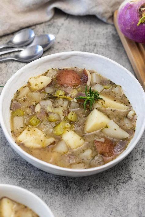 Turnip and Potato Soup Vegan Zucchini Soup, Classic Potato Soup Recipe, How To Cook Turnips, Turnip Soup, Peas Soup, Vegan Split Pea Soup, Stew Peas, Turnip Recipes, Homemade Vegetable Broth