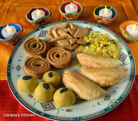 Varada's Kitchen: Diwali Faral Recipes Diwali Faral Images, Diwali Faral Packing Ideas, Diwali Faral Photography, Diwali Faral, Goodies Ideas, Diwali Recipes, Indian Food Photography, Festival Foods, Pokemon Firered