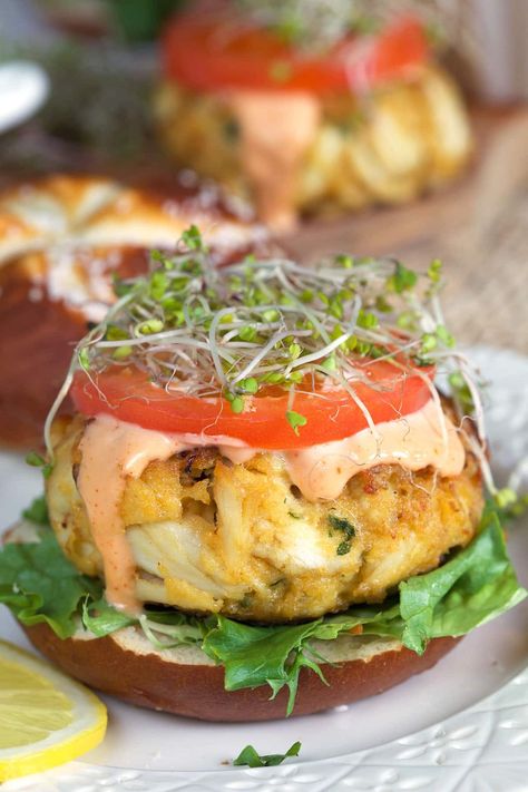 Crab Cake Sandwiches with Spicy Remoulade - The Suburban Soapbox Crab Cake Bites, Crab Cake Burgers, Frozen Crab Cakes, Cake Sandwiches, Baked Crab Cakes, Clam Cakes, Homemade Crab Cakes, Crab Cakes Easy, Crab Cake Sandwich