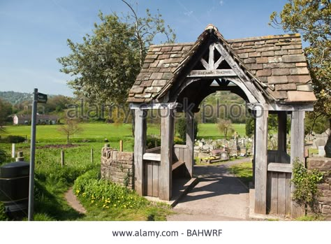 UK Gloucestershire Forest of Dean Blakeney village graveyard Eleanor Bolton memorial lych gate - Stock Image Driveway Arch, Lych Gate, Secret Garden Gate, Pergola Details, Cabin Cafe, English Tudor Cottage, Chicken Shelter, Hallway Garden, Timber Frame Plans