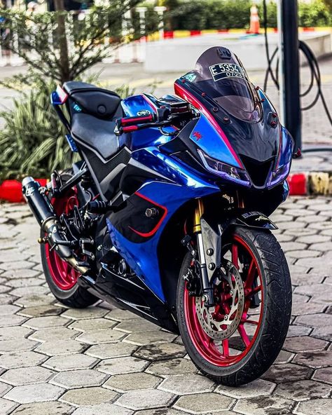 Yamaha R15 V3 Modified, R15 V3 Modified, Driving Lamborghini, Yamaha Wallpaper, Wallpaper Backgrounds Aesthetic Iphone, Taylor Swift Laptop, Rainy Sunset, R15 Yamaha, Modded Cars