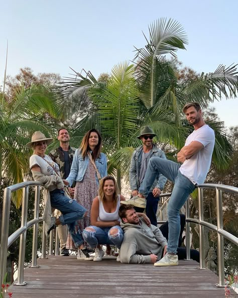 Chris Hemsworth Family, Hemsworth Family, Snowwhite And The Huntsman, Hemsworth Brothers, Elsa Pataky, Ali Larter, Liam Hemsworth, Christina Hendricks, Hollywood Star