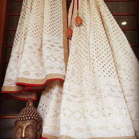 This chikan kari Lehenga is another find that we are lusting over ! #pristine #beauty Indian Bridal Wear Red, Lehenga White, Mukesh Work, Chikankari Lehenga, Beautiful Lehenga, Mirror Work Lehenga, Georgette Lehenga, Lucknowi Chikankari, Work Lehenga