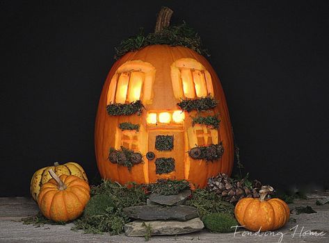 25 Clever Pumpkin Carving Ideas - Creative and adorable pumpkin carving ideas that will bring the whole family together for this favorite fall activity! Unique Pumpkin Carving Ideas, Pumpkin Fairy House, Fruits Decoration, Pumkin Carving, Creative Pumpkin Carving, Easy Pumpkin Carving, Pumpkin Carving Ideas, Pumpkin House, Halloween Fairy