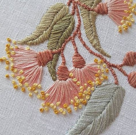 Sulaman Pita, Hand Embroidery Videos, Embroidery Stitches Tutorial, Hand Embroidery Projects, Hand Embroidery Flowers, Pola Sulam, Embroidery Patterns Vintage, Brazilian Embroidery, Embroidery Flowers Pattern