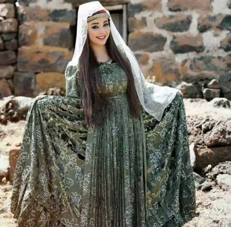 Syrian Clothing, Dresses Traditional, Hijabi Outfits Casual, Hijabi Outfits, Folk Costume, Traditional Clothing, Syria, Fashion Face, Traditional Dresses