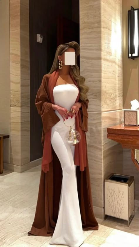 Eid Outfits Ideas, Arabic Outfit, Arab Dress, Arabian Dress, Elegant Outfit Classy, Mode Abaya, Arab Fashion, Modest Fashion Outfits, Abayas Fashion