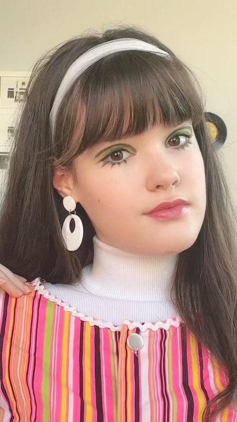 Makeup 60s Retro, Gogo Hair, 60s Makeup Tutorial, 70s Inspired Makeup, 1960's Makeup, 60’s Makeup, 1960s Makeup, Hippie Makeup, Monolid Makeup