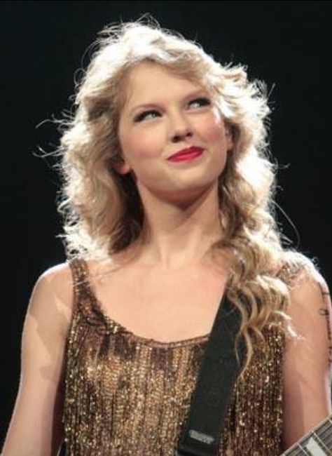 Taylor Swift :) Taylor Swift Curly Hair, Speak Now World Tour, Young Taylor Swift, Baby Taylor, Taylor Swift Speak Now, Swift Photo, Speak Now, Taylor Swift Album, Long Live Taylor Swift