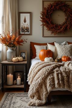 Thanksgiving Bedroom Decor, Cozy Fall House, Fall Aesthetic Bedroom, Bedroom Fall Decorations, Thanksgiving Bedroom, Earthy Accessories, Fall Bedroom Ideas, Cozy Fall Bedroom, Fall Bedding