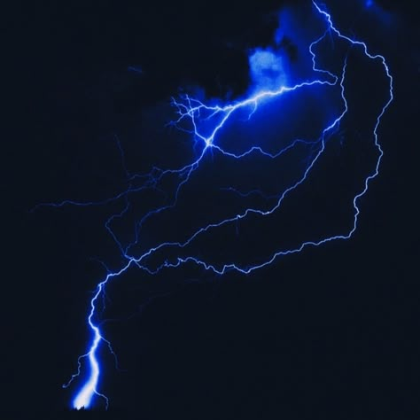 An image of lightning striking that is tinted blue. Blue Superhero Aesthetic, Blue Lightning Aesthetic, Superspeed Aesthetic, Lightning Powers Aesthetic, Blue Dragon Aesthetic, Lightning Veins, Blue And Black Aesthetic, Thunder Aesthetic, Lightning Aesthetic