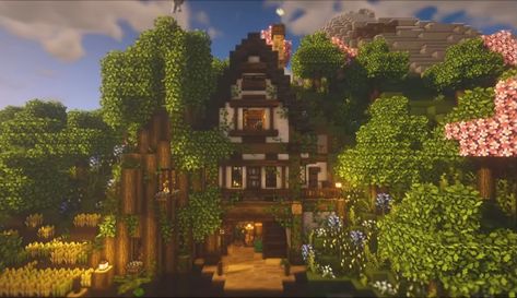 Overgrown Aesthetic, Overgrown Cottage, Aesthetic Minecraft House, Cottage Minecraft, Minecraft Garden, Aesthetic Minecraft, Minecraft Cottage, Minecraft Medieval, Minecraft House