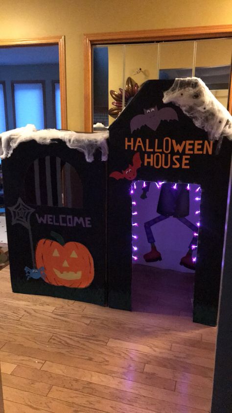 Haunted House Trunk Or Treat Ideas, Haunted House Dramatic Play, Kids Haunted House Ideas, Cardboard Haunted House Diy, Dramatic Play Area Preschool, Cardboard Halloween Decorations Diy, Kindergarten Centres, Haunted House For Kids, Community Village