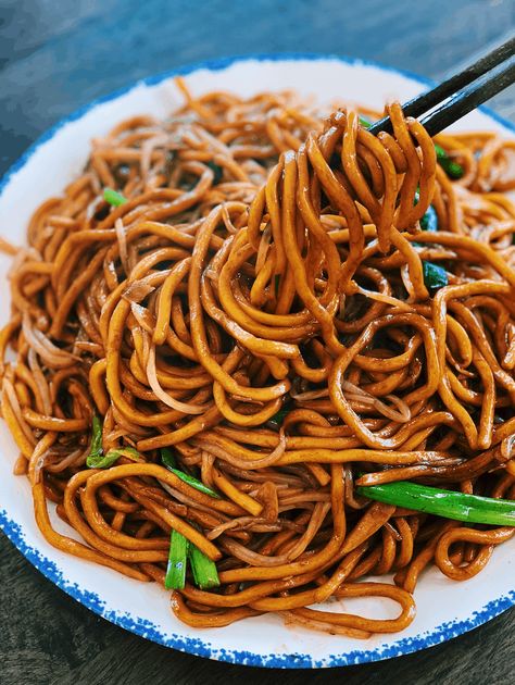 Soy Sauce Noodles, Soy Sauce Eggs, Fried Noodles Recipe, Pan Fried Noodles, Tiffy Cooks, Recipes With Soy Sauce, Noodle Recipes Easy, Honey And Soy Sauce, Soy Recipes