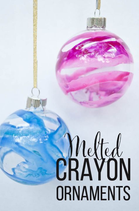 Stopiony Crayon ozdób choinkowych z użyciem ampułki Crayon Ornaments, Melted Crayon Crafts, Ornaments Diy Kids, Melted Crayons, Crayon Crafts, Idee Cricut, Crayon Art Melted, Homemade Holiday, Melting Crayons