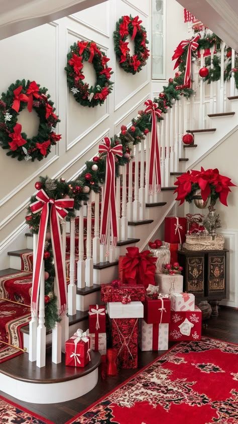 Christmas Deco Stairs, Christmas Spiral Staircase, Christmas Decor Ideas Doorway, Decorating A Staircase For Christmas, Christmas Decoration Stairs, Christmas Decor Ideas For Stairs, Christmas Patio Decor Apartment, Stair Christmas Decor Ideas, Stair Railing Ideas Christmas Decor