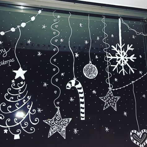 Christmas Window Drawing Chalk Markers, Christmas Window Drawing, Paper Flower Backdrop Wedding, Christmas Window Decoration, Christmas Window Painting, Flower Backdrop Wedding, Window Drawing, Christmas Window Display, Christmas Window Decorations