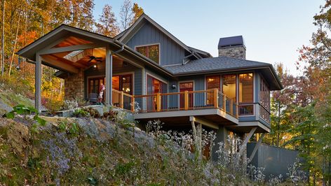 This breezy, bright cabin in the Blue Ridge mountains captures majestic views and embraces North Carolina's outdoors. Plus! Check out the floor plan for this hillside cabin. Steep Hillside House, Built Into Hillside, Mountain Cabin Plans, House Built Into Hillside, Hills Pictures, Modern Courtyard, Blue Ridge Mountain, Basement House Plans, Cozy Cabins