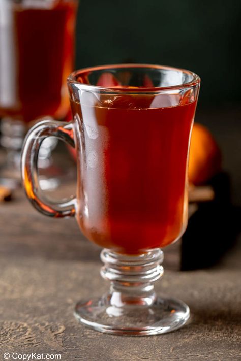 Wassail Recipe With Cranberry Juice, Best Wassail Recipe, Hot Wassail Recipe, Wassail Recipe Crockpot, Wassail Punch, Cranberry Detox Drink, Cranberry Detox, Wassail Recipe, Apple Drinks