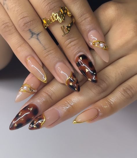 Torti Shell Nails, Gold Leo Nails, Tortoise Nails Design, Tiger Nails Designs, Tortoise Nail Art, Tortie Nails, Panther Nails, Leo Nails, Tortoise Nails