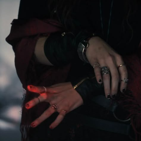 #chaos #wanda #ageofultron #icon Photos For Homescreen, Scarlet Witch Aesthetic, Wanda Aesthetic, Wanda Wandavision, Wandavision Wanda, Scarlet Witch Costume, Witch Rings, Chaos Magic, Avengers Age Of Ultron