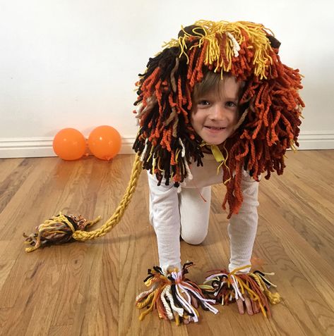 You don't need to spend endless hours (or dollars!) on a Halloween costume. Check out these adorable DIY Halloween Costumes for kids and make it yourself. Diy Lion Costume, Animal Costumes Diy, Lion Costume Diy, Animal Costumes For Kids, Lion Halloween Costume, Sew Halloween Costume, Lion Halloween, Pirate Costume Diy, Lion King Costume